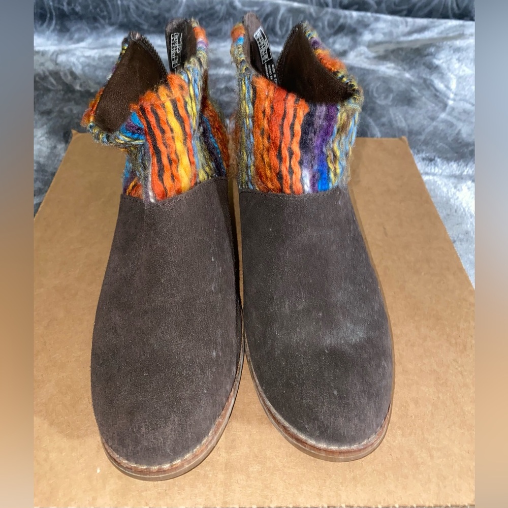 TOMS Chocolate Suede Multi Textile Leila Bootie
Size W5